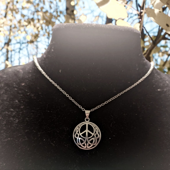 925 Sterling Silver Peace Pendant - Picture 2 of 4